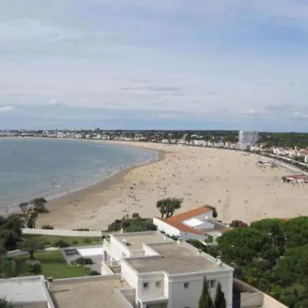 St Georges De Didonne, Avec Belle Vue Mer Sur La Baie De Royan *