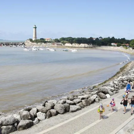 St Georges De Didonne, Avec Belle Vue Mer Sur La Baie De Royan *