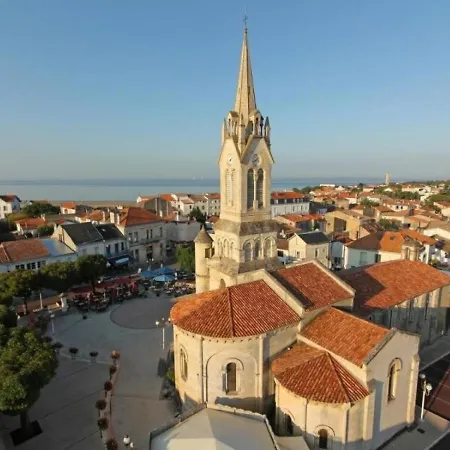 St Georges De Didonne, Avec Belle Vue Mer Sur La Baie De Royan